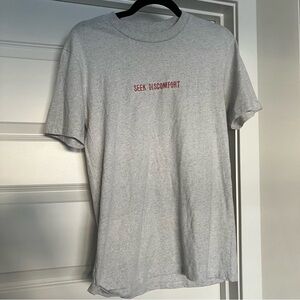 Seek Discomfort Gray Short Sleeve Tee Unisex Size Small 2026-1e18